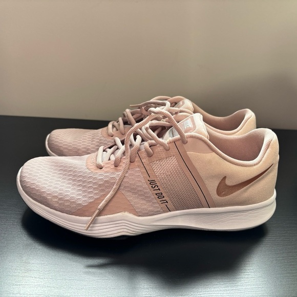Nike City Trainers Women's Pink Athletic Shoes - Picture 1 of 10